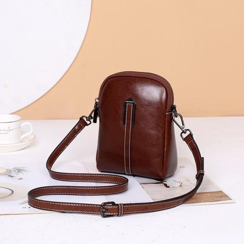 A Light Luxury and Fashionable Women's Crossbody Bag, A Retro High-end Oil-wax Leather Single-shoulder Small Bag