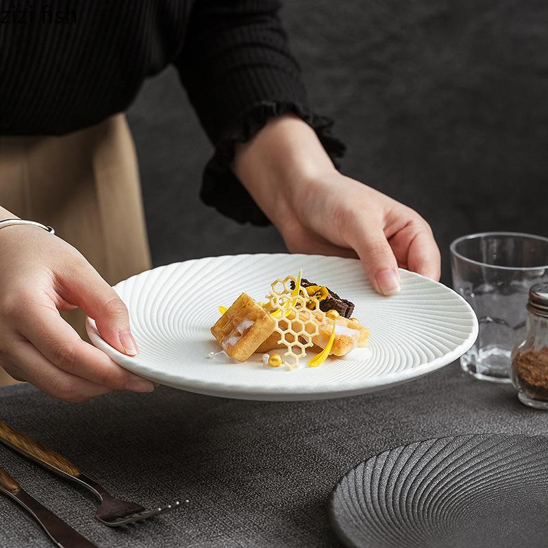 Einfarbiger gerippter flacher Keramikteller Kreativer Steakteller Dessert Sushi Gericht Servierteller Restaurant Spezialgeschirr