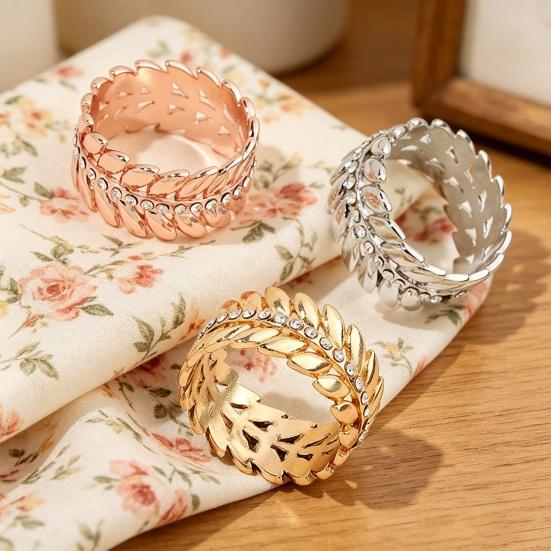 Scarf Button Clip Leaf Design Alloy Scarf Clip Triple-Ring Multi-Functional Clasp with Adjustable Non-Slip Grip for Silk/Wool Scarves Shirt Tucking
