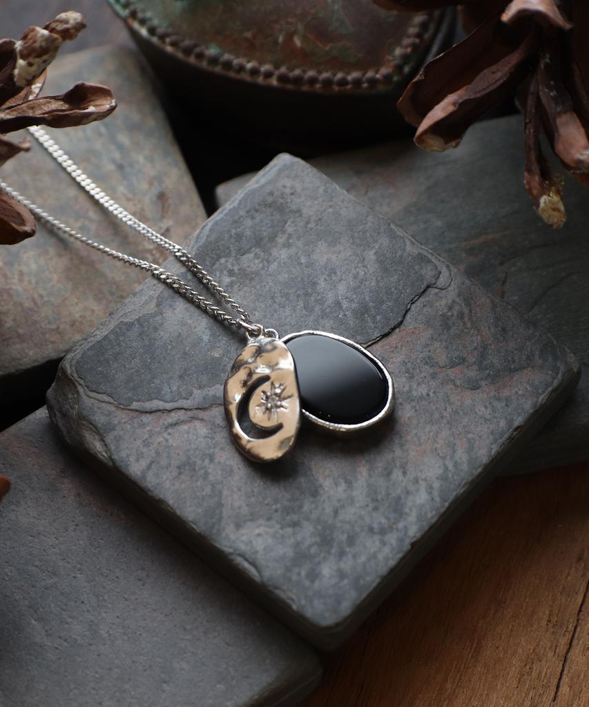 Iris Memory-Hope Secret Onyx Necklace No. 2 - Gold White