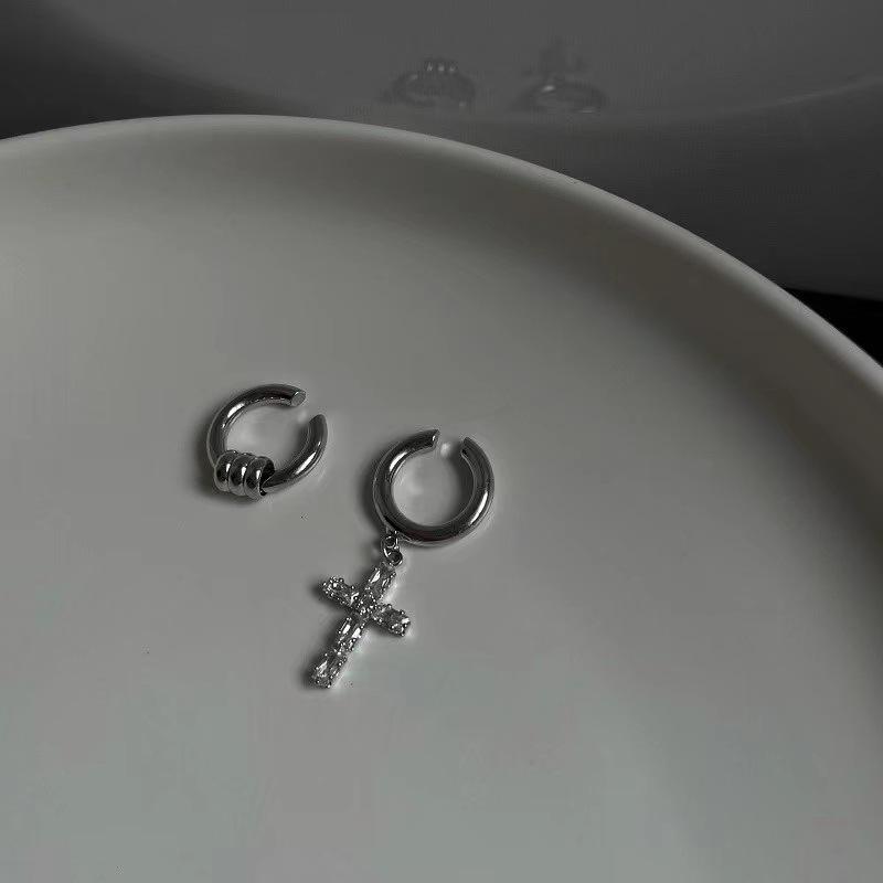 Hiphop Punk Zircon Cross Pendant Ear Clip Earrings for Men Women Fashion Geometric Metal C-Shaped Ear Clip Party Jewelry Gifts