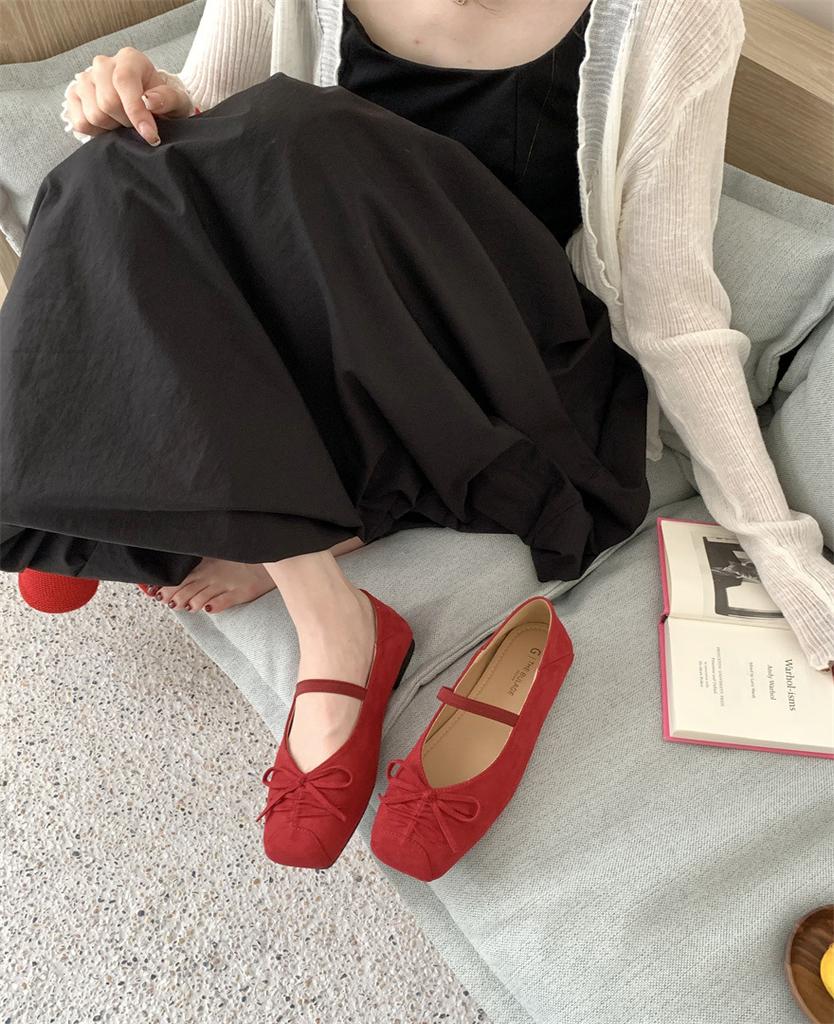 Soft-soled suede shallow mouth single shoes women's flat-soled 2025 autumn evening ballet shoes with skirts Doudou Mary Jane shoes