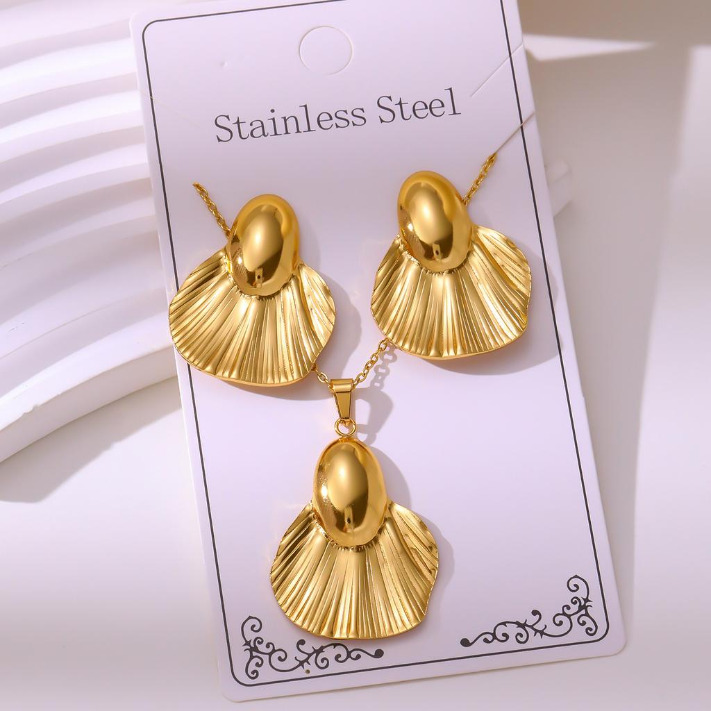 Personalized European and American Fashion Stainless Steel Stud Earrings Necklace Titanium Steel Non-fading Jewelry Set
