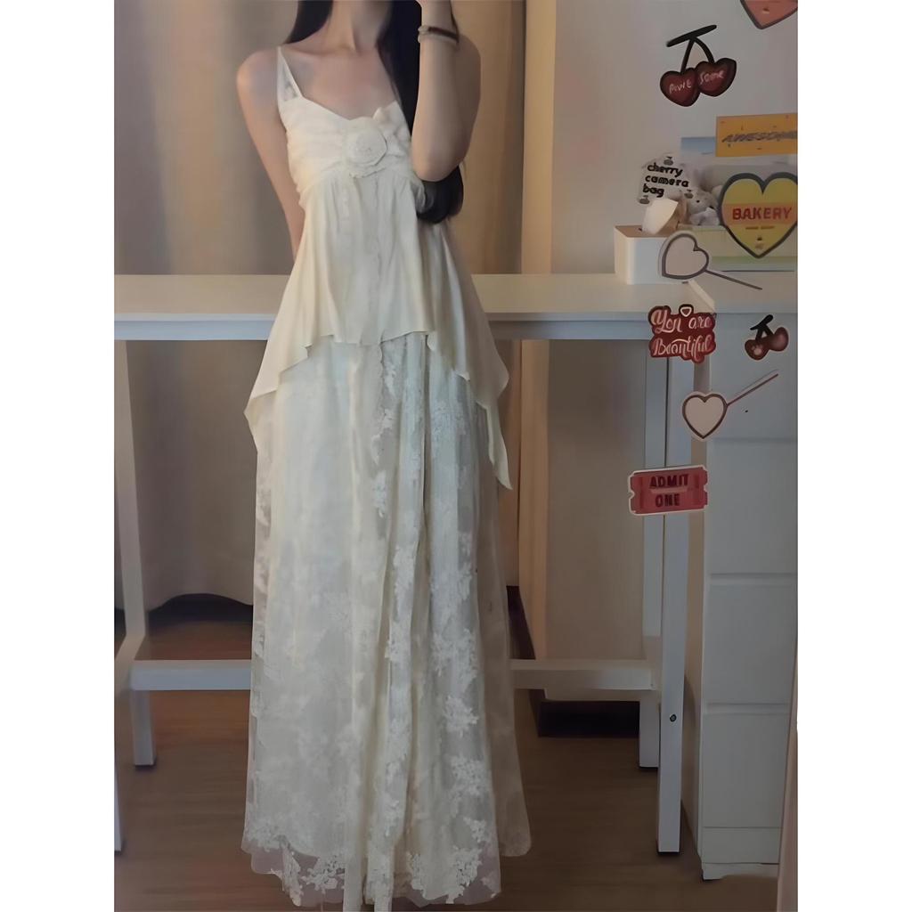 A complete set of women's summer seaside vacation atmosphere, gentle lace splicing high-waisted skirt suspender set