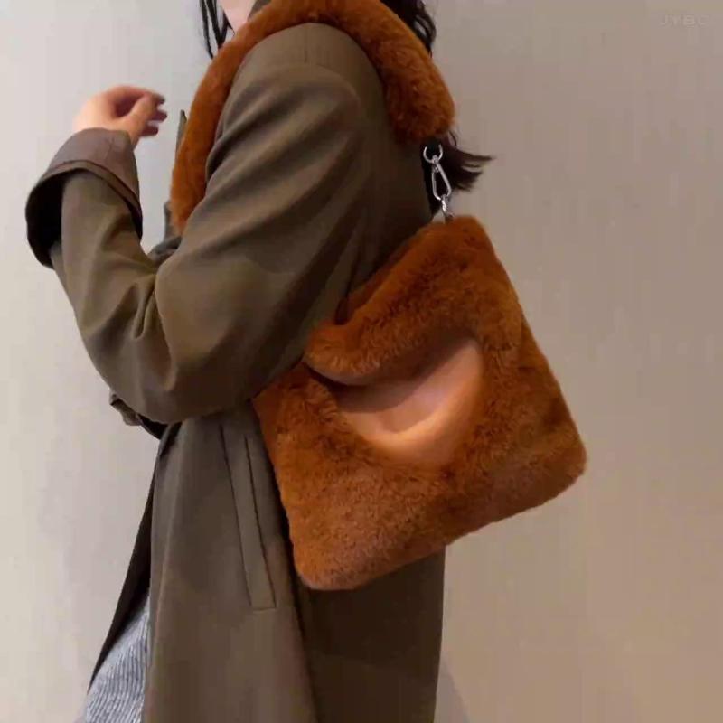 Fashion Love Heart Clutch Bag Versatile Women's 2023 New Fall Winter Large Capacity Shoulder Crossbody Bag Soft Plush Tote Bag