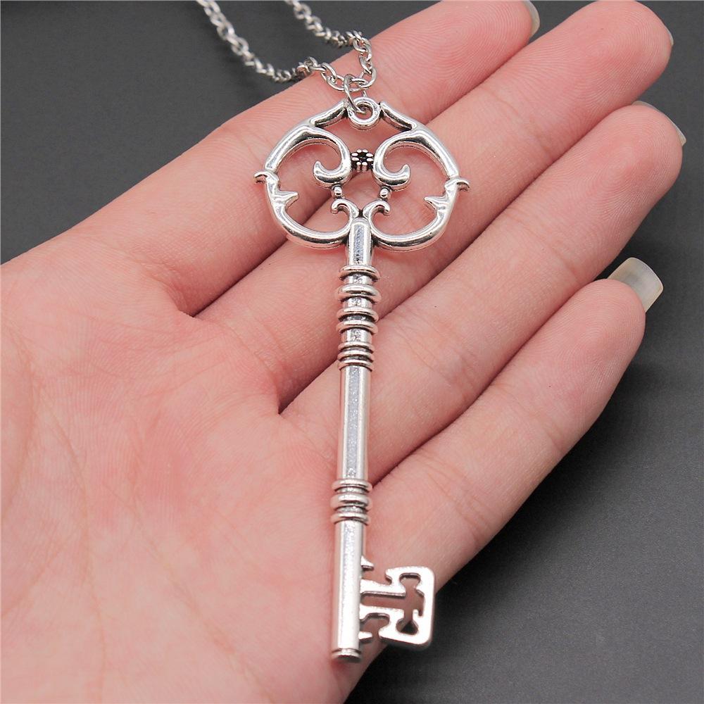 Fashion retro two-tone large key pendant necklace, long chain necklace for men and women, jewelry accessories
