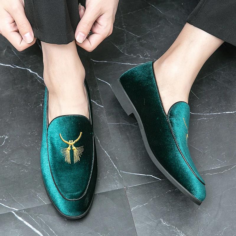 Mens Shoes Designer Trend Velvet Embroidery Leather Driving Shoes for Men Formal Wedding Prom Dress Shoes Men