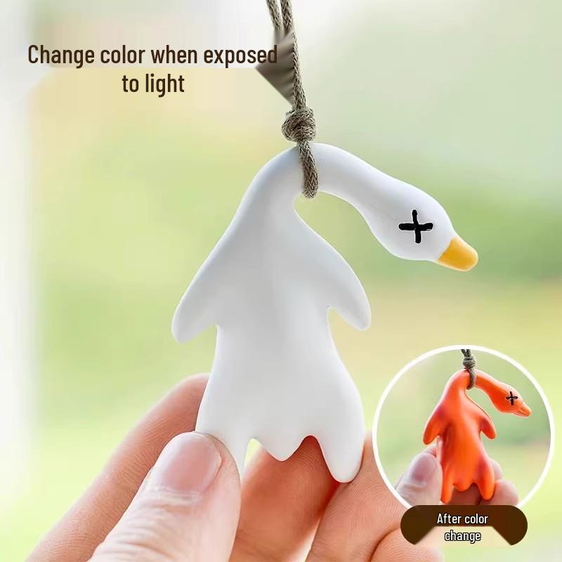 

Меняющий цвет подвес для зеркала заднего вида автомобиля «Жареная утка»: Раскачивающееся украшение салона автомобиля