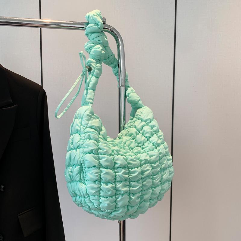 2025 neue koreanische gefaltete Wolken-Tasche Damen-Umhänge-Messenger-Tasche Mode Daunenbaumwollkleidung Achselhöhlen-Knödel-Tasche
