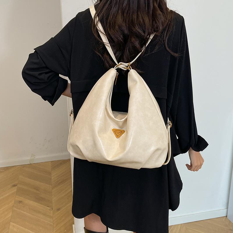 2025 winter new retro simple shoulder bag soft surface casual commuter backpack autumn and winter new messenger