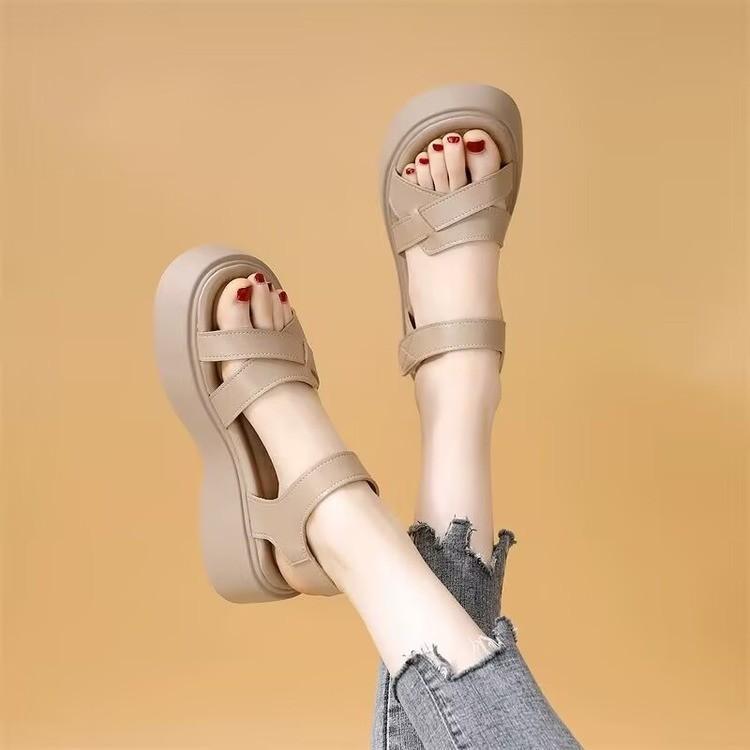 One-word casual wear with beach shoes non-slip Roman shoes with lightweight 2025 summer new platform sandals women