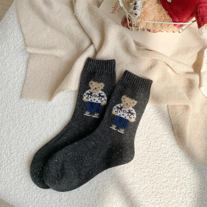 2/5Pairs Cartoon Cute Little Bear Mid-Calf Socks For Women Fashion Autumn And Winter Thickened Warm Socks Christmas Gifts