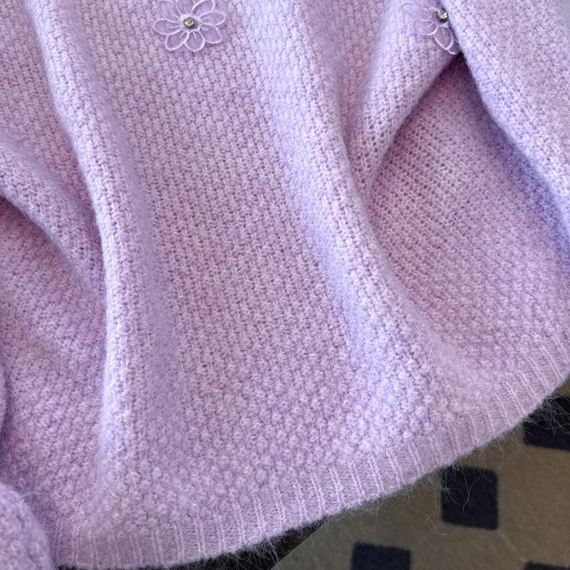 Women's Plus Size Embroidered Beaded Floral Knit Sweater - Slimming, Soft, and Cozy for Autumn/Winter