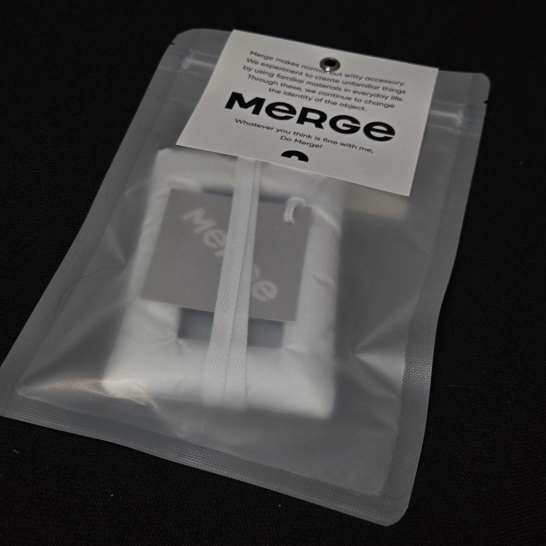 

[USED] MERGE Moment Keyring Trading Card Case