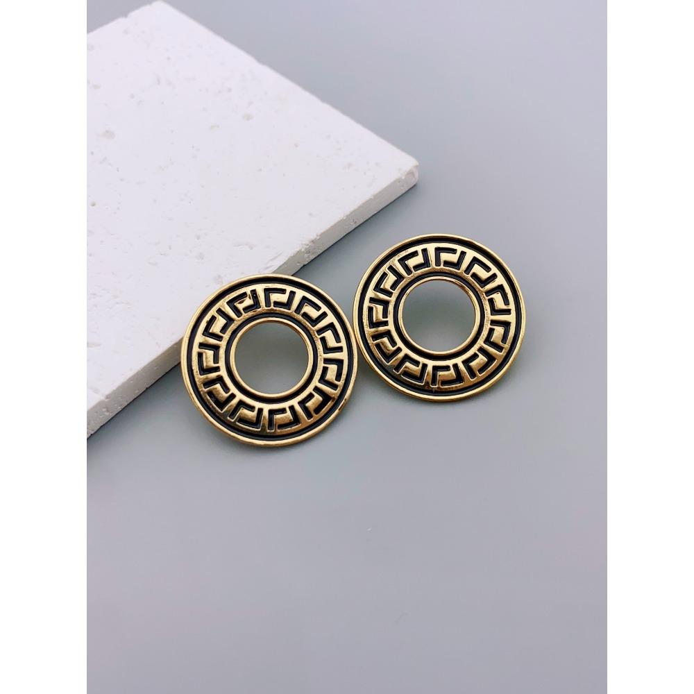 Übertriebene runde Hohlohrringe aus Legierung mit personalisierten Schnitzmustern. Ohrringe für Frauen