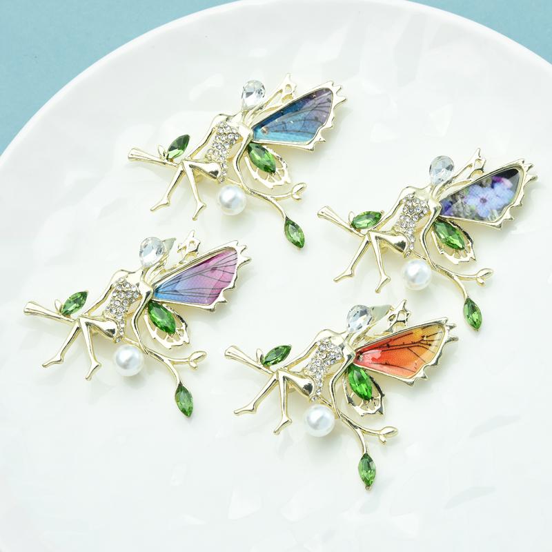 Latest Designer Fairy Brooches Lady Color Rhinestone Pearl Angel Gathering Gathering Casual Brooches For Women Pin Giveaway GiftsCasual Jewelry