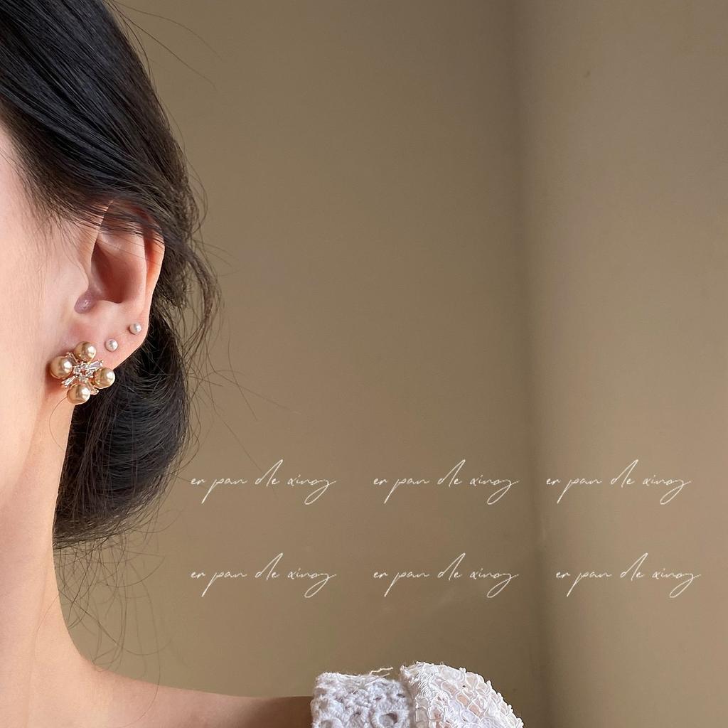 Autumn and Winter Gentle Pearl Gold Square Simple Earrings Versatile French Elegant Niche Earrings