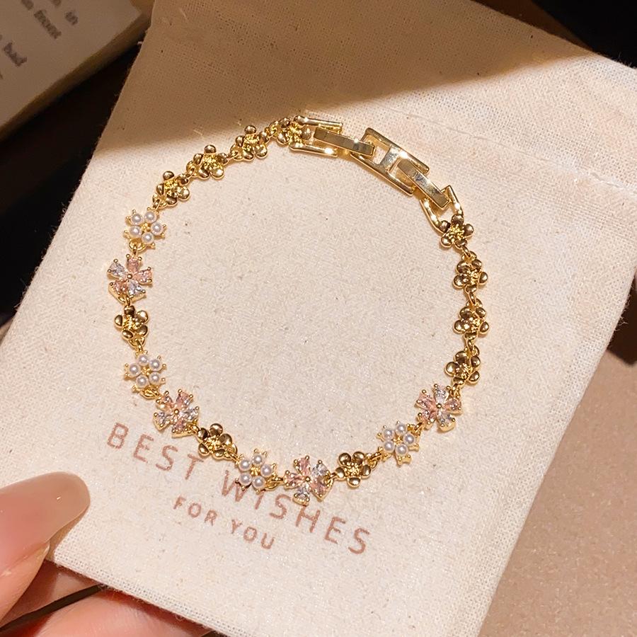 Gilded Zircon Flower Bracelet: Shiny, Exquisite, Versatile, and Fashionable Hand Jewelry