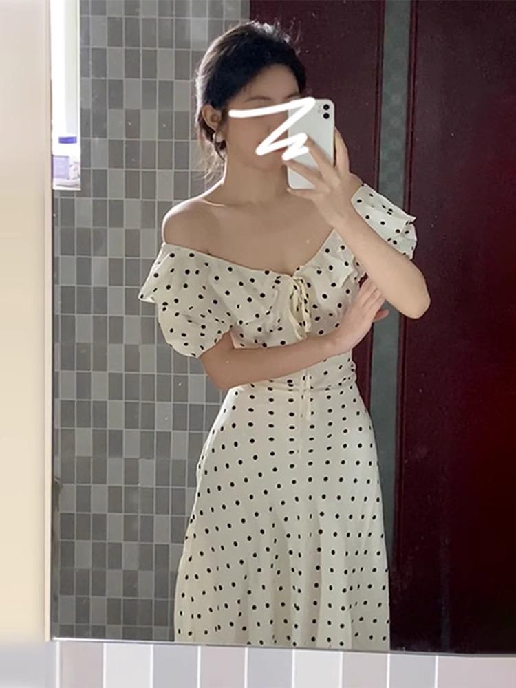 Französisches Kleid mit Rüschen-Blattrand, gepunkteten Ballonärmeln, neue Weiblichkeit, Strandurlaubskleid im Sommer