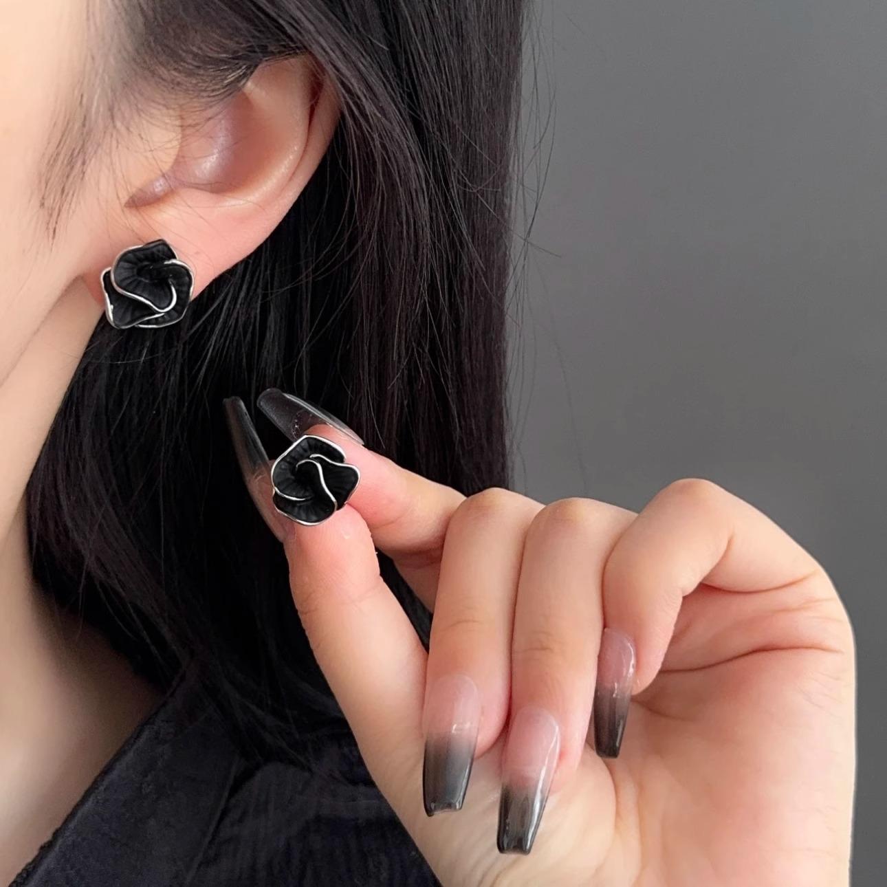 Female Minimalist High-end Niche Earrings