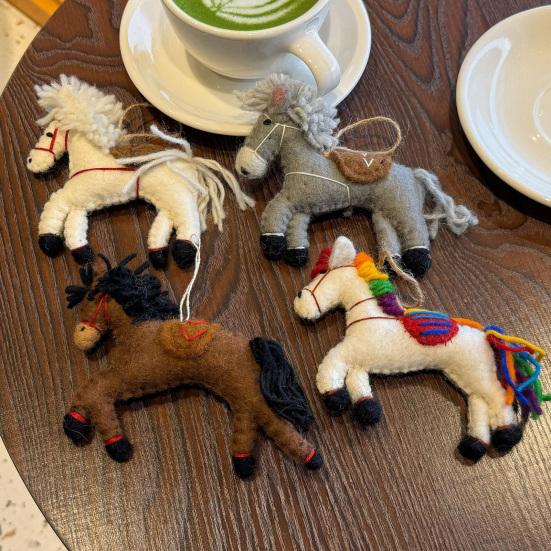 Vintage Handgjord Filt Häst Prydnad Kinesiska Nyåret Ull Djur Berlock för Träd Hem Bil Ryggsäck Dekor