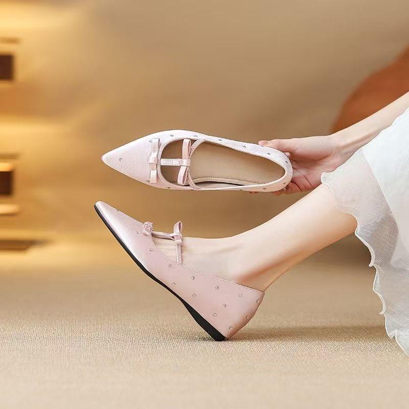 Höhenverlängernde Schleife kleine einzelne Schuhe 2025 Frühling und Herbst neu ein Wort mit Strass spitzer Kopf flacher Ausschnitt Mary Jane Schuhe Damen