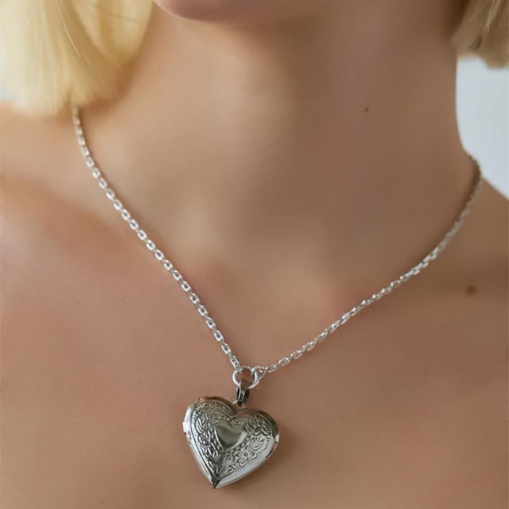 1 PC Heart Locket Necklace For Women, Zinc Alloy Engraved Floral Photo Locket Pendant Necklace, Vintage Keepsake Jewelry Gift For Mom