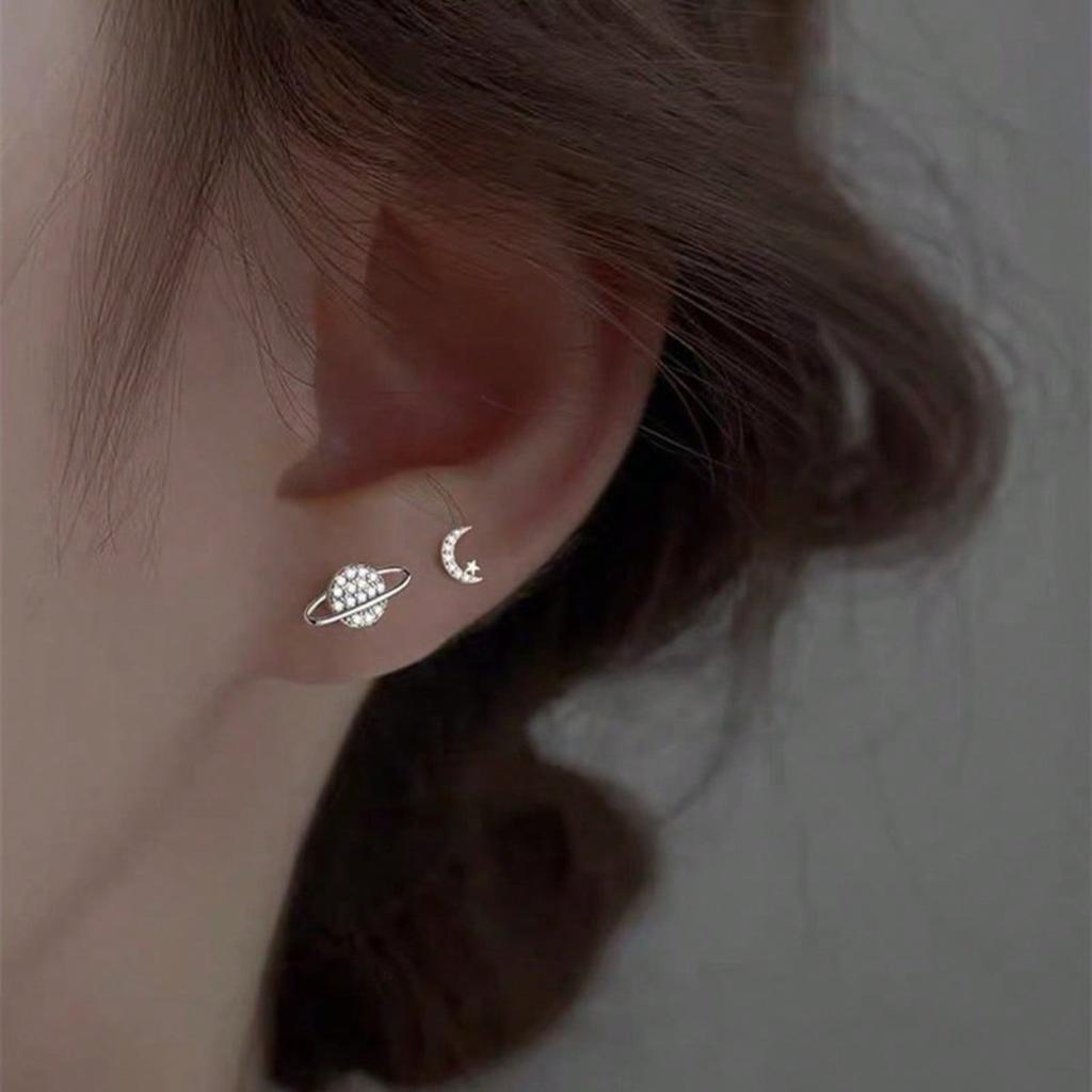 1 Pair of Fashionable Irregular Earrings for Women, Star and Moon Earrings, Set with Sparkling Synthetic Zircon Accents, Suitable for Daily Wear