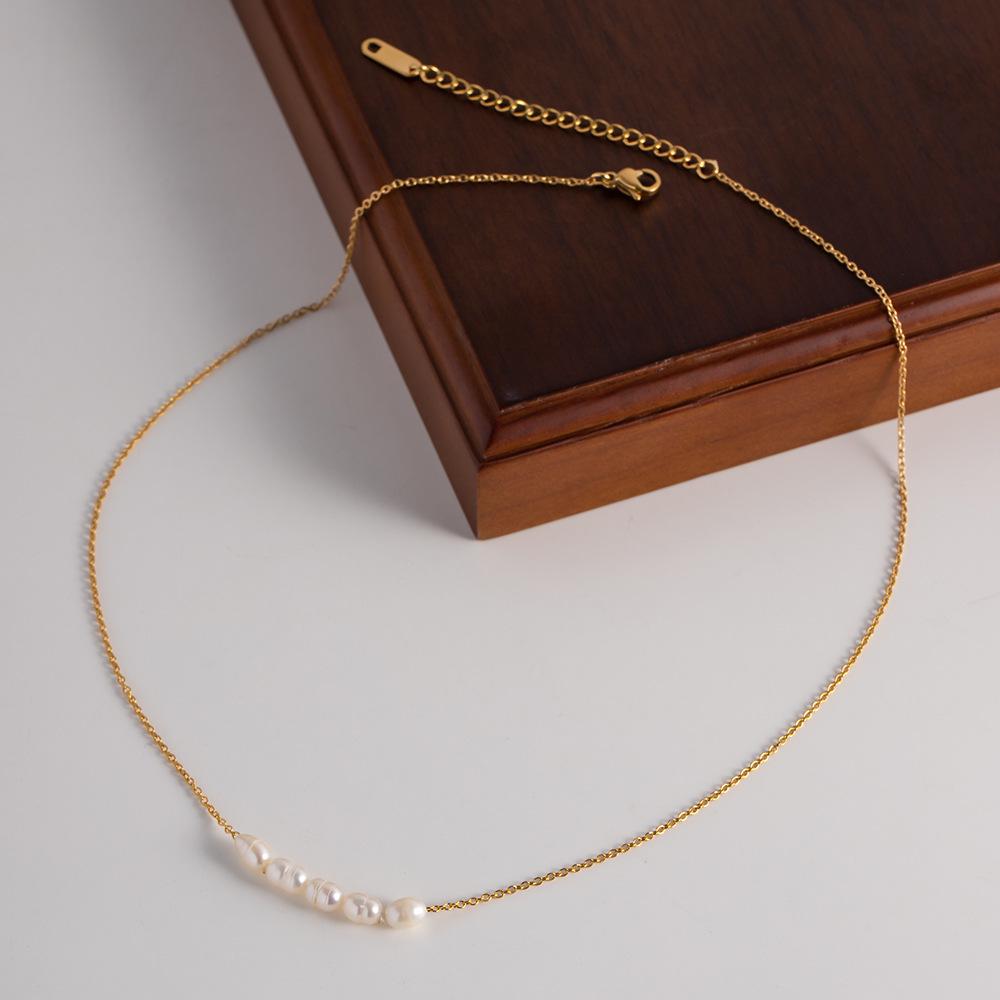 18K vergoldete Edelstahl Schlüsselbeinkette mit natürlichen Süßwasserperlen