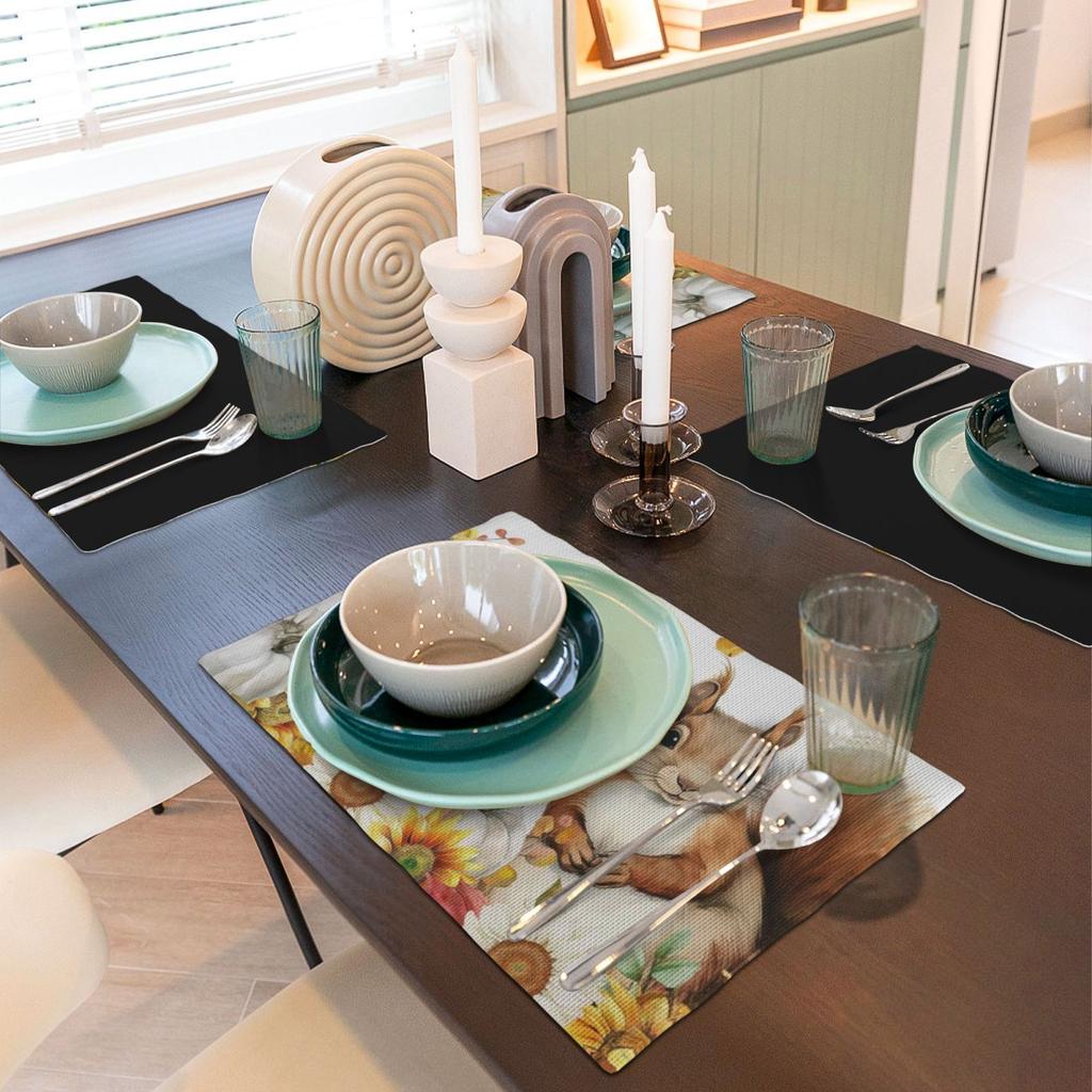 4 Stück Herbst Eichhörnchen Tischsets Set of 4, 12x18 Zoll - Leinenstoff, Lebendiges Herbstdesign mit Kürbissen, Sonnenblumen & Blättern - Perfekt für Küche,