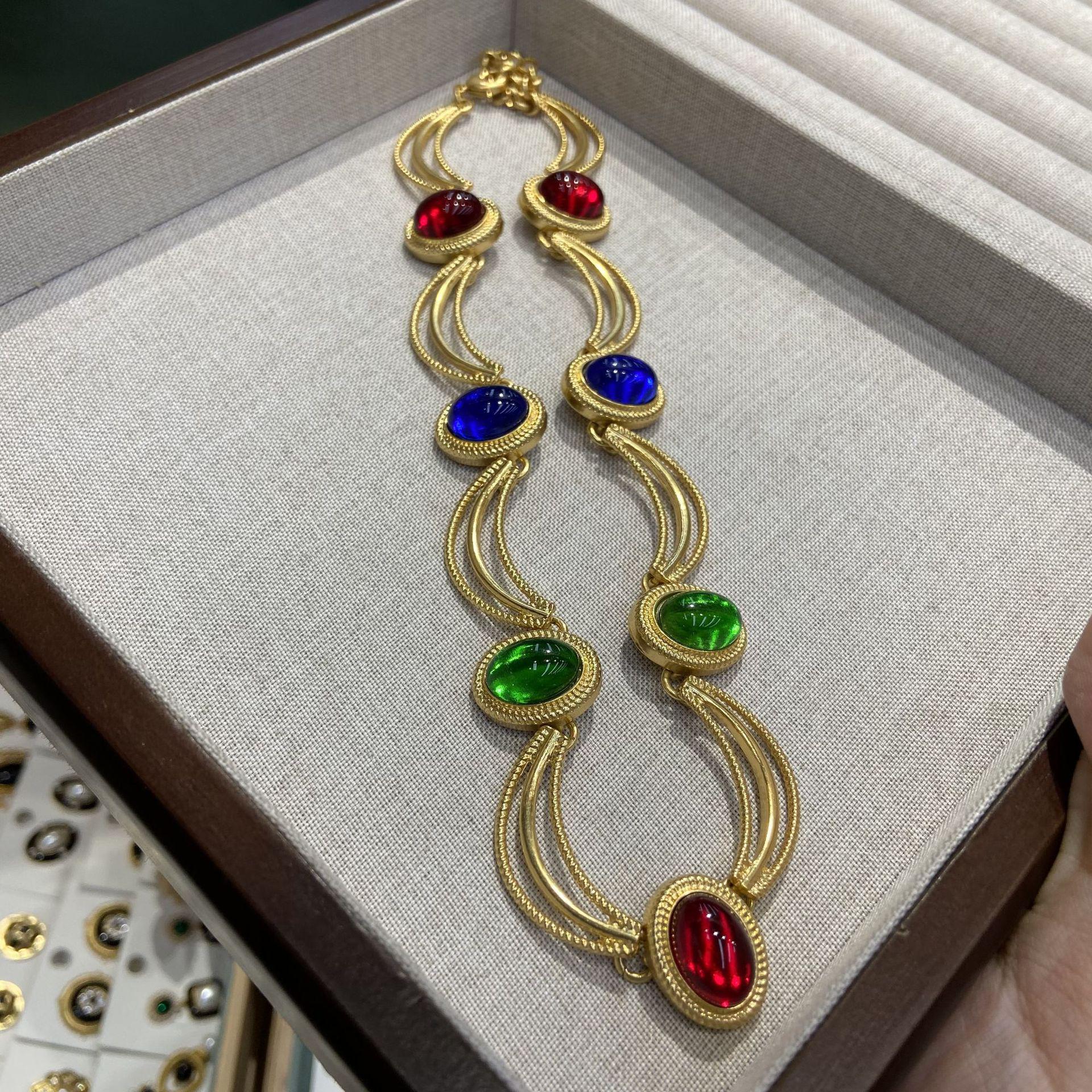 

Винтажное французское жемчужное ожерелье и набор красочных серег из смолы - Высококлассный ретро чокер для цепочки свитера