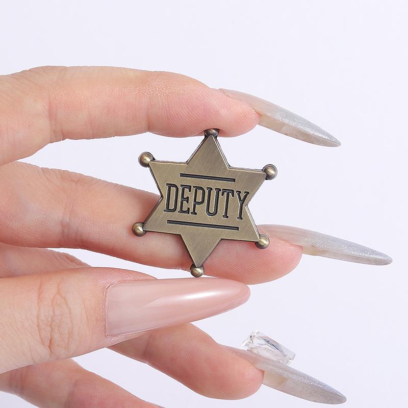 SUNSET DEPUTY Emaille-Pins Custom SARSAPARILLA Rollenspiel-Broschen Anstecknadeln Kleidung Schmuck Geschenk für Freunde