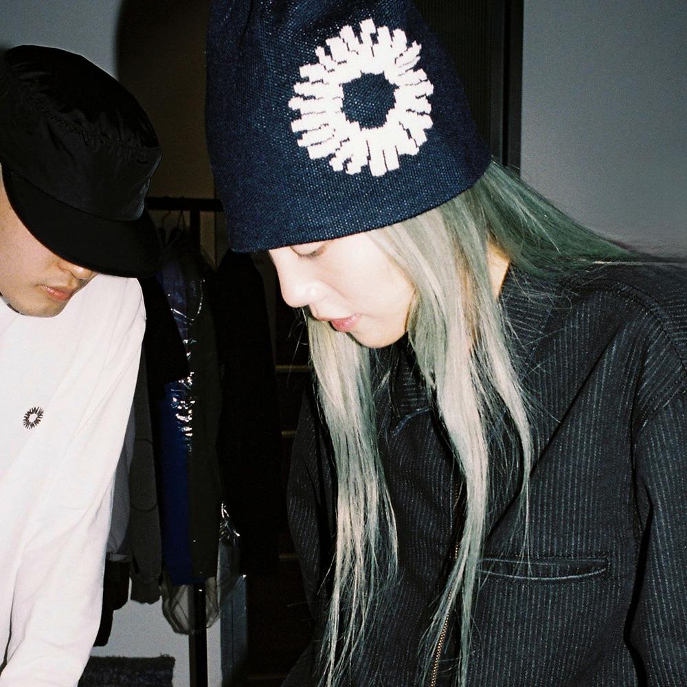 999Hyumeoniti Logo Symbol Jacquard Beanie (Brown)