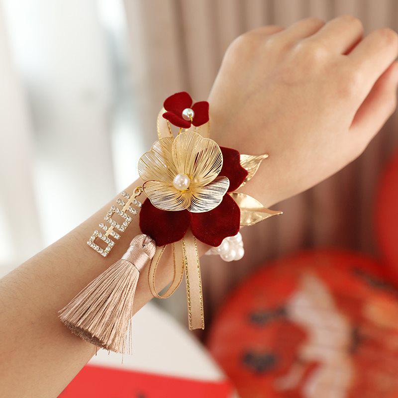 Complete Wedding Corsage Set for Groom, Bride, and Parents: Boutonniere and Brooch Collection for a Perfect Ceremony