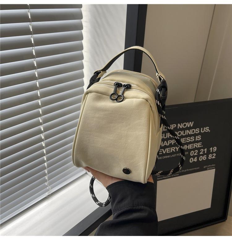 Сумка через плечо женская универсальная однотонная простая модная сумка-ракушка 2024 года — фото 7