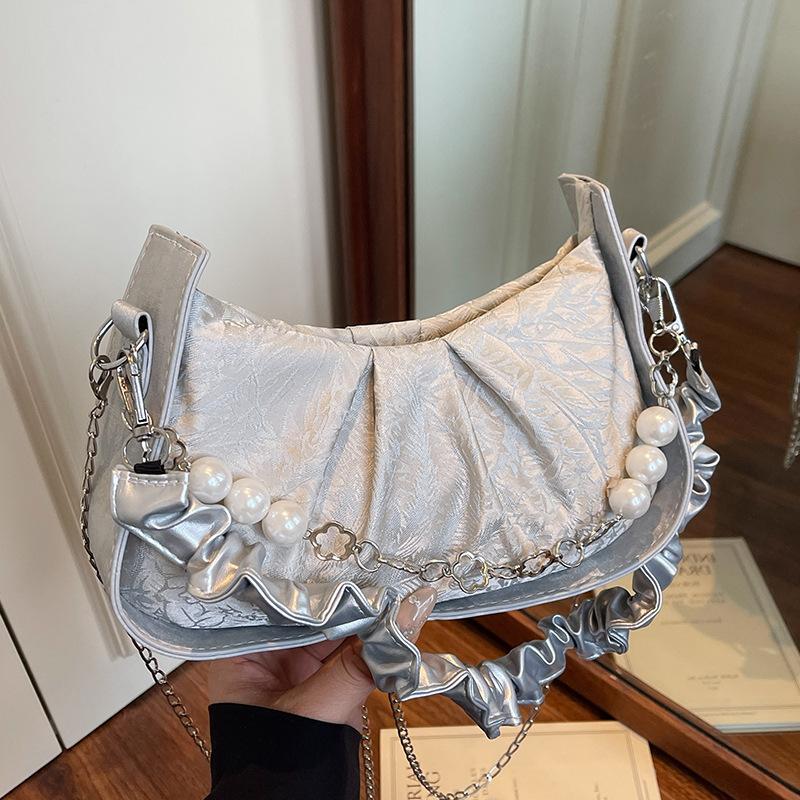 

Французский нишевый дизайн, горячо продаваемая женская сумка 2025, новая сумка-мессенджер в зарубежном стиле с жемчужной цепочкой, плиссированная, универсальная, в форме облака серебряный