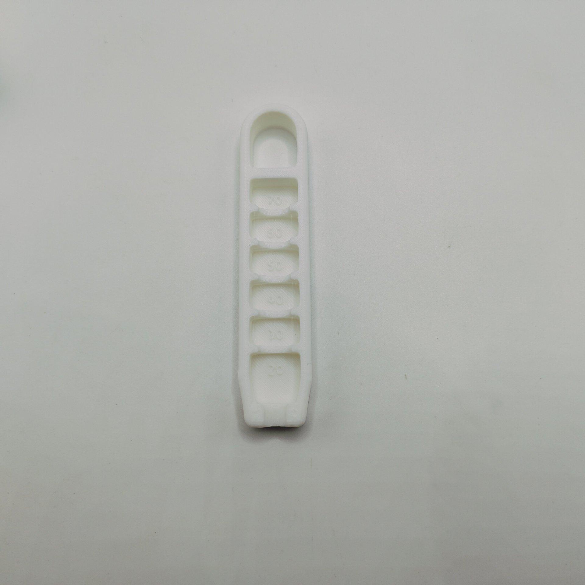 

New Cross-Border Creative Golf Tee Lifter 3D Printed Ornament - Perfect Gift Toy for Golf Enthusiasts білий