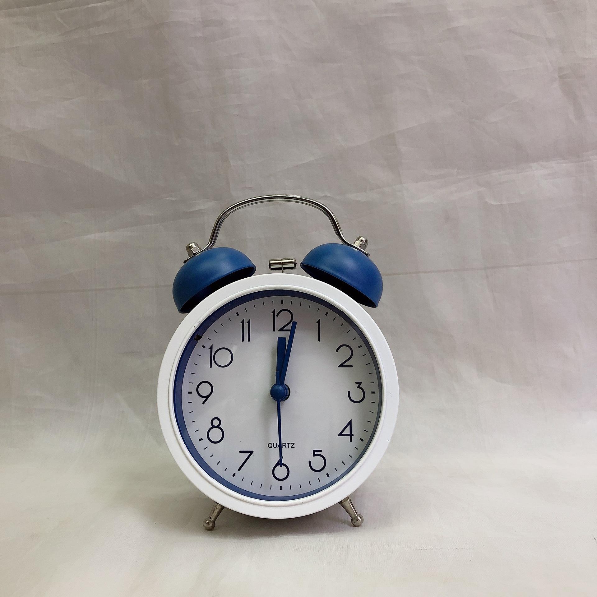 

3-дюймовый металлический простой цифровой кольцевой будильник цветной циферблат цветная стрелка освежающий высококлассный цвет пробуждающий детские кварцевые часы