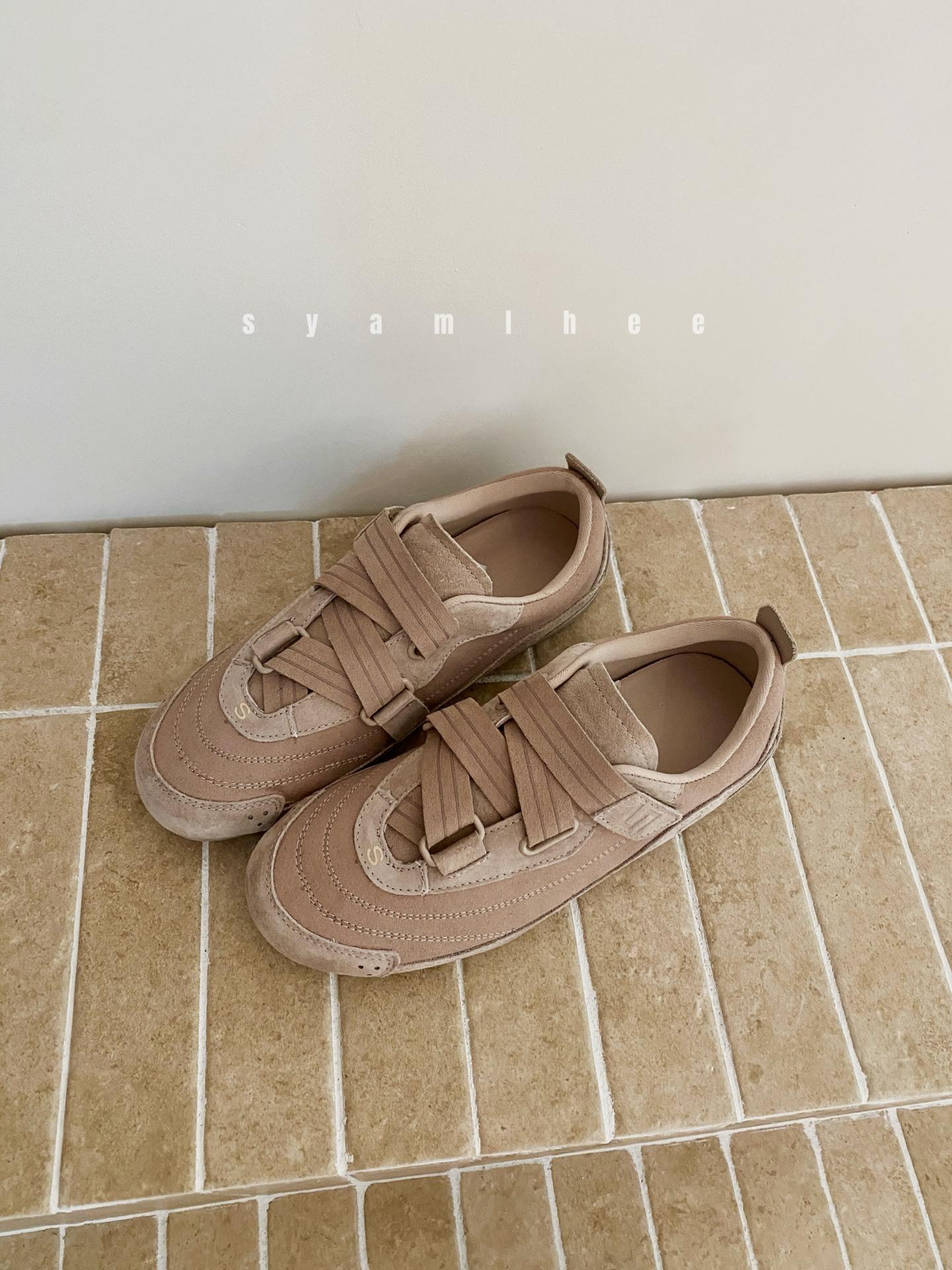 

Flat-bottomed non-slip versatile sports shoes 2025 new women s shoes children s popular lightweight soft-soled casual shoes 40 серый