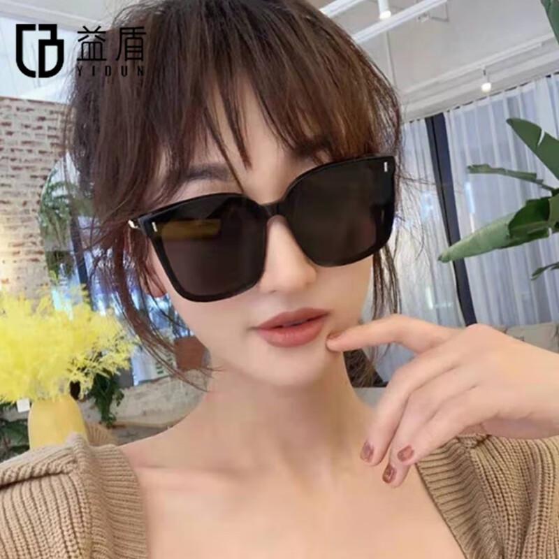 YIDUN Unisex Square UV Protection Sunglasses