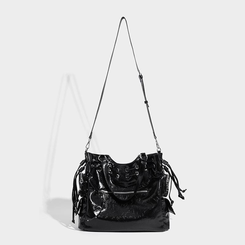 2025 Summer New Fashion Versatile Niche High-End Feel Drawstring Motorcycle Style Large Capacity Crossbody Shoulder Tote Bag