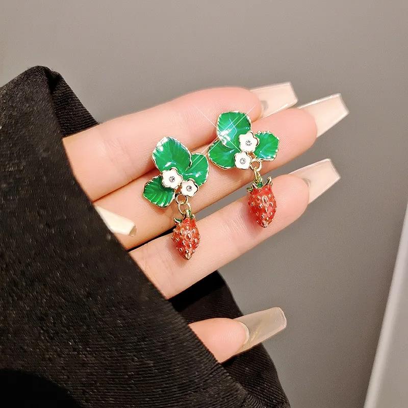Retro Exaggerated Baroque Love Strawberry Women's Earrings Fashion New Fruit Series Leisure Holiday Jewelry Ear Accessories