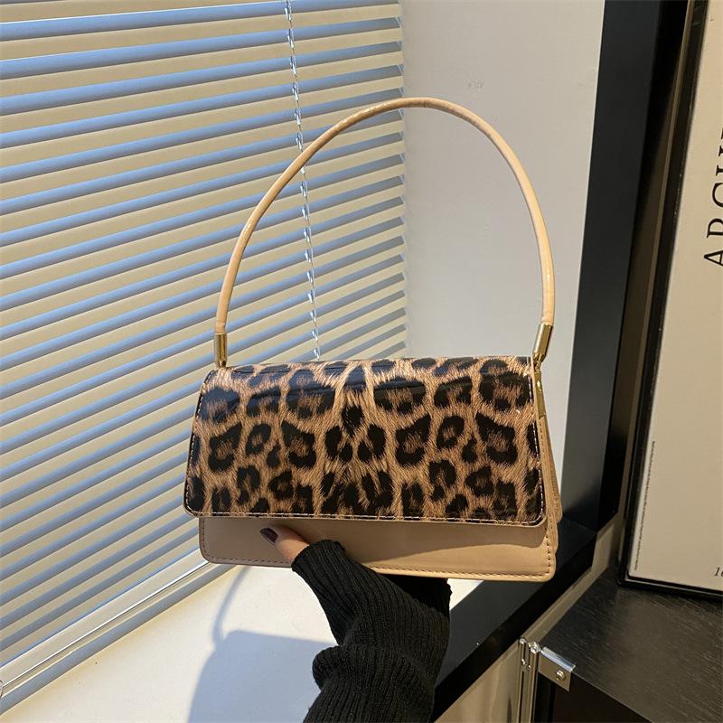 

Simple leopard print underarm bag women s 2025 new autumn and winter retro fashion shoulder bag high-end versatile small square bag хакі
