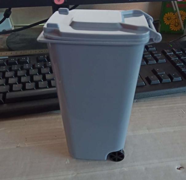 Mini Desktop Trash Can 3color Garbage Storage Box Living Room Coffee Table with Cover Small Paper Basket Plastic Garbage Bag