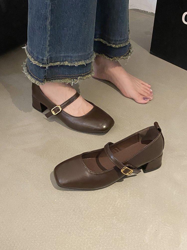

Маленькие и удобные туфли Мэри Джейн на мягкой подошве для женщин, новинка осени 2025 года, ретро, кофейного цвета, на низком каблуке, с квадратным носком, одинарные туфли 39 коричневый
