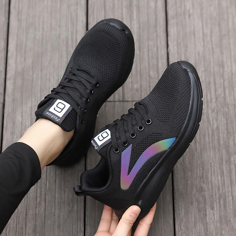 Cloth shoes, all black sneakers, non-slip mother shoes, soft soles, not tired shoes after standing for a long time