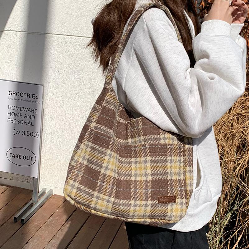 Big Capacity Bag Women's New Design Plaid Vintage Everything Student Class Ins Wind Single Shoulder Commuter Tote Bag