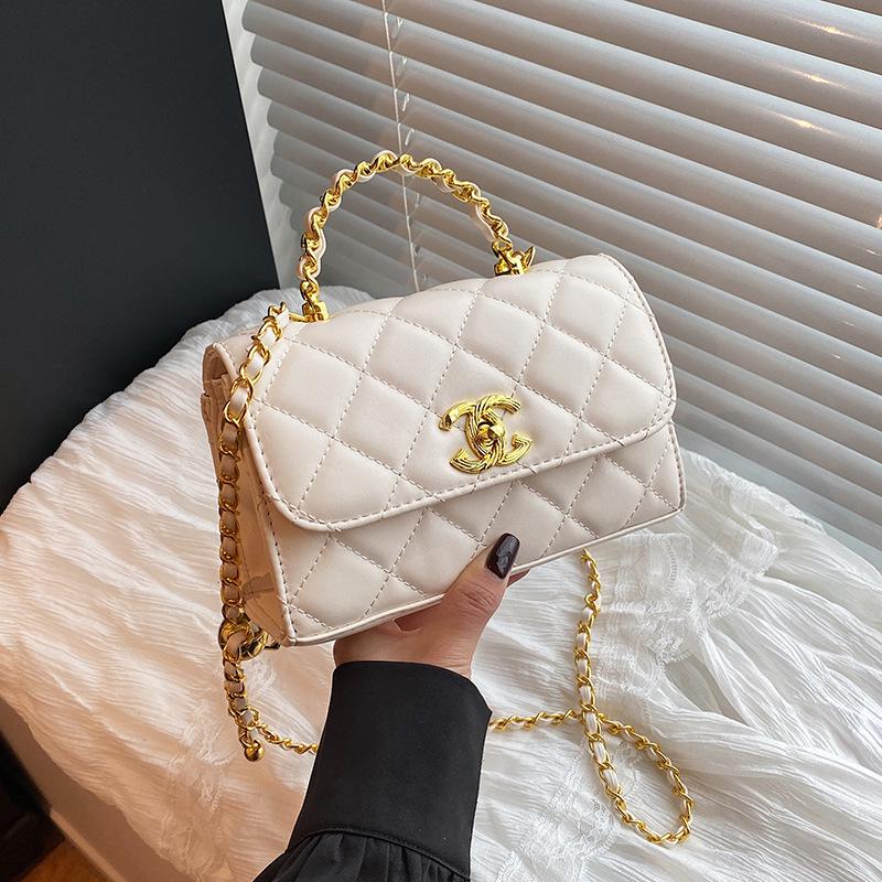 Bolsa Transversal Pequena Xiangfeng Mini com Corrente em Xadrez Diamante e Bola Dourada - Vermelha, Moda Outono