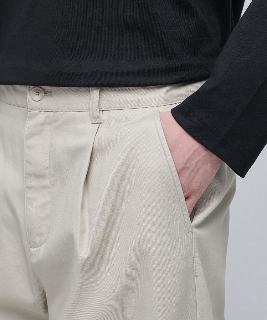 MUSINSA STANDARD One-Pleat Regular Fit Chino Pants [Light Beige]