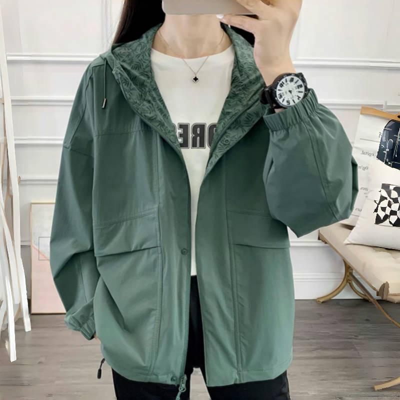 Women's Hooded Windbreaker: Stylish Petite Loose Fit Autumn Jacket for Outdoor Casual Wear